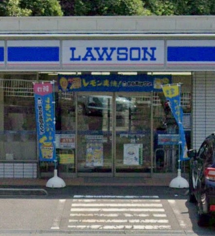 コンビニ　ローソン 明治学院大学南門前店（コンビニ）まで883m