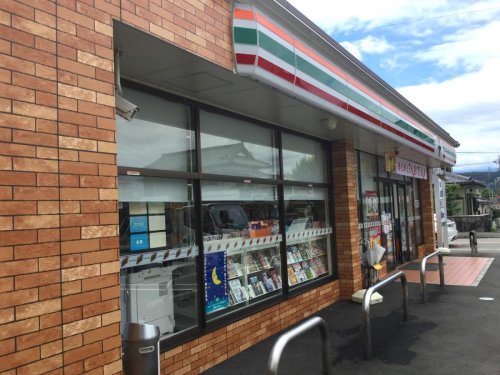 コンビニ　セブンイレブン 富士宮淀平町店（コンビニ）まで618m