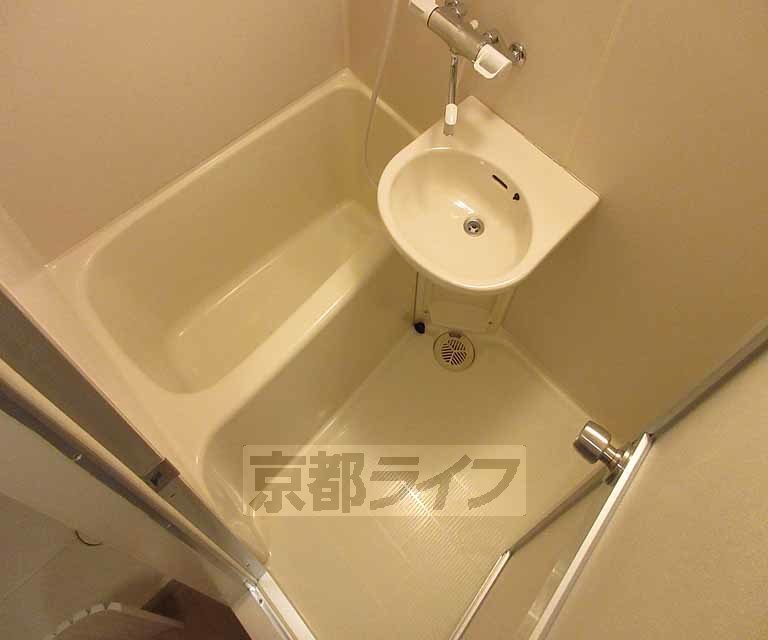 バス・シャワールーム　洗面台が一緒になっていて便利です！