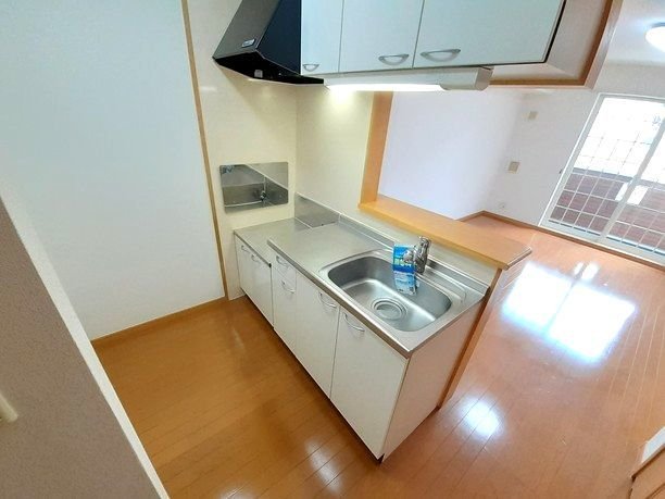 キッチン　現況優先となります。現地にて間取り・仕様等をお確かめ下さい。