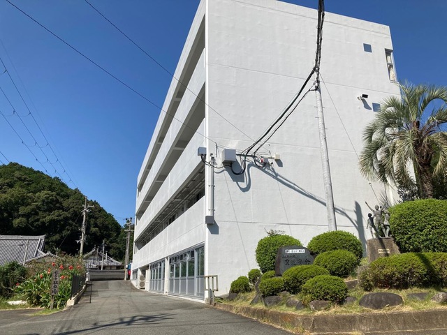 小学校　丹波市立黒井小学校（小学校）まで253m