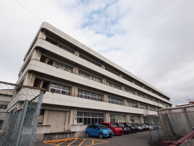 小学校　金沢市立西小学校（小学校）まで450m