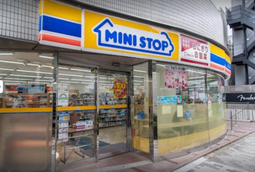 コンビニ　ミニストップ 神宮前2丁目店（コンビニ）まで61m