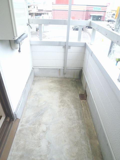 バルコニー　南東向きで日当たり良好