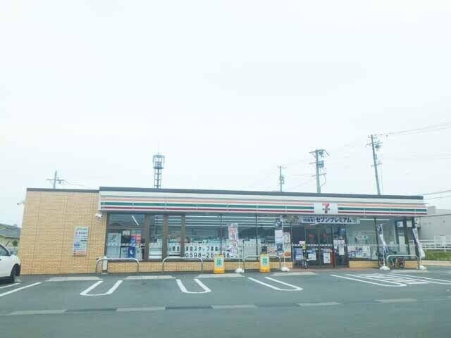コンビニ　セブンイレブン松阪田村町北店（コンビニ）まで592m