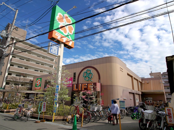 スーパー　ライフ服部店（スーパー）まで604m