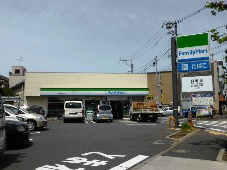 コンビニ　ファミリーマート 下馬駒沢通り店（コンビニ）まで338m