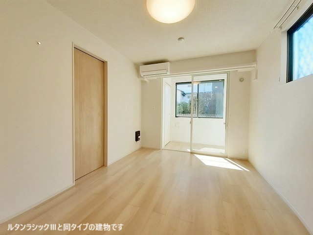 居室・リビング　ネット使用料不要/エアコン/照明付き
