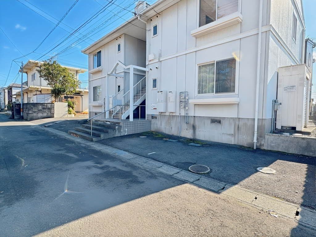 建物外観　駐車場