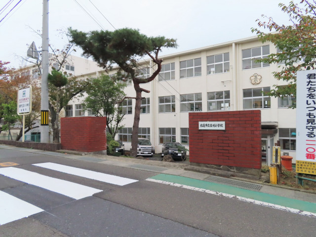 小学校　玉川小学校（小学校）まで720m
