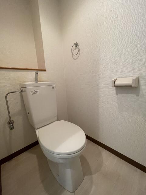 東武伊勢崎線 とうきょうスカイツリー駅 徒歩10分 6階建 築37年のトイレ写真