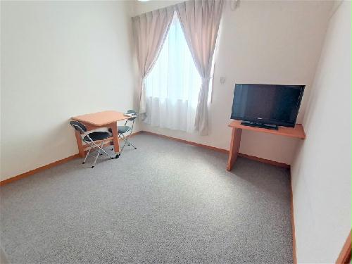 居室・リビング　家電・家具設置有のお部屋です。