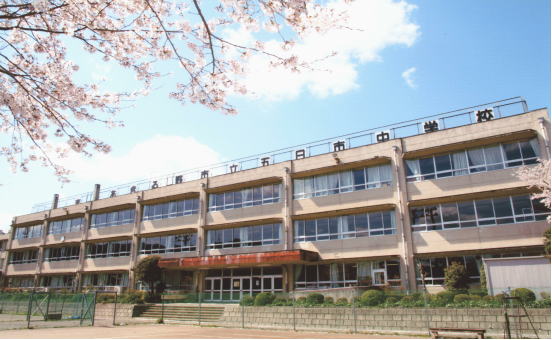 中学校　あきる野市立五日市中学校（中学校）まで518m