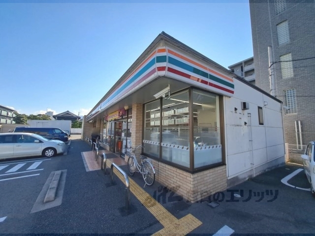 コンビニ　セブンイレブン橿原神宮前駅東店（コンビニ）まで240m