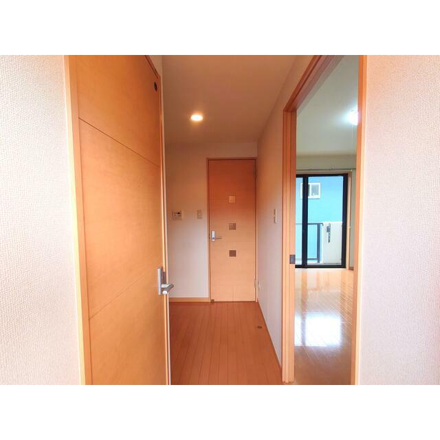玄関　同タイプ別部屋の写真です。