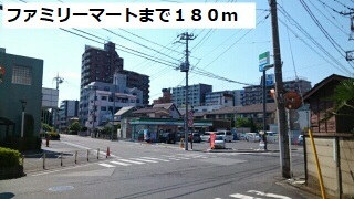 コンビニ　ファミリーマート（コンビニ）まで180m