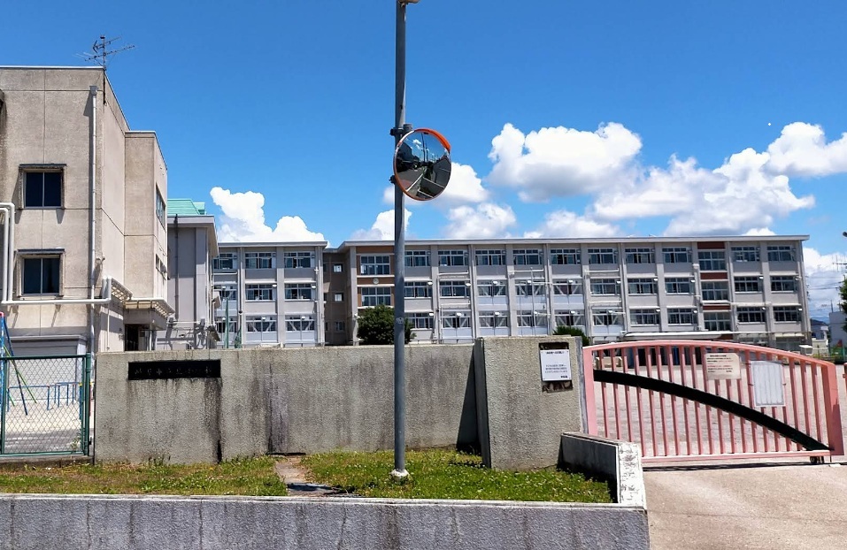 小学校　岐阜市立島小学校（小学校）まで1596m