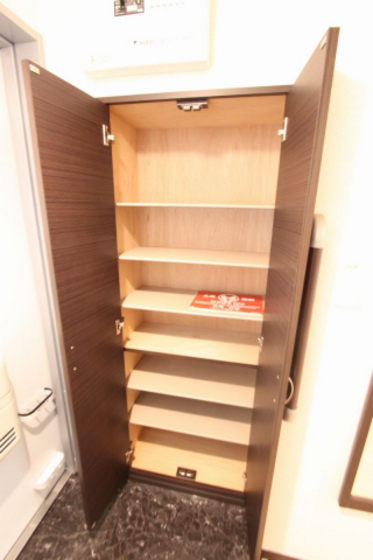玄関　※別部屋の写真です