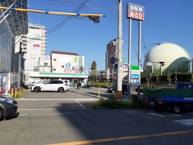 コンビニ　ファミリーマート吾妻通店（コンビニ）まで295m