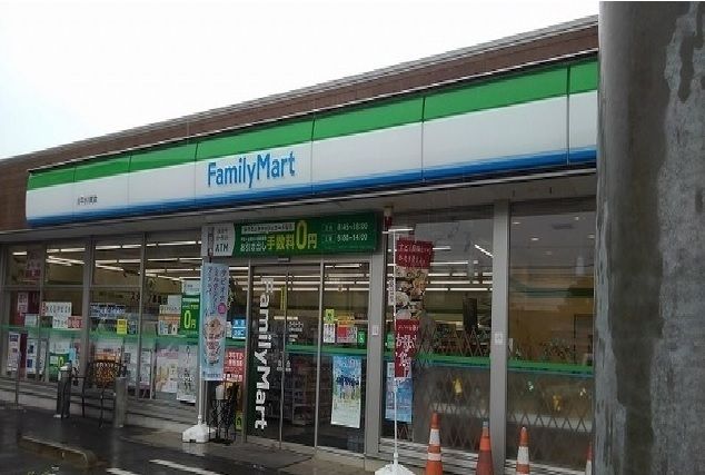 コンビニ　ファミリーマート（コンビニ）まで650m