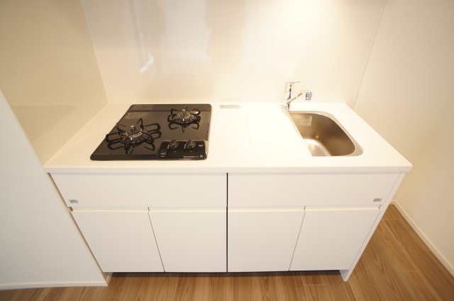 キッチン　2口ガスシステムキッチンです♪調理スペースを広げたい場合は、