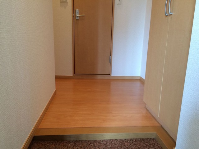 玄関　【玄関】靴箱付です（写真は反転タイプ）