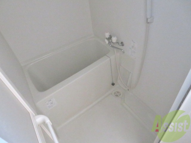 バス・シャワールーム　こちらはお風呂。一日の疲れをここで癒してください。