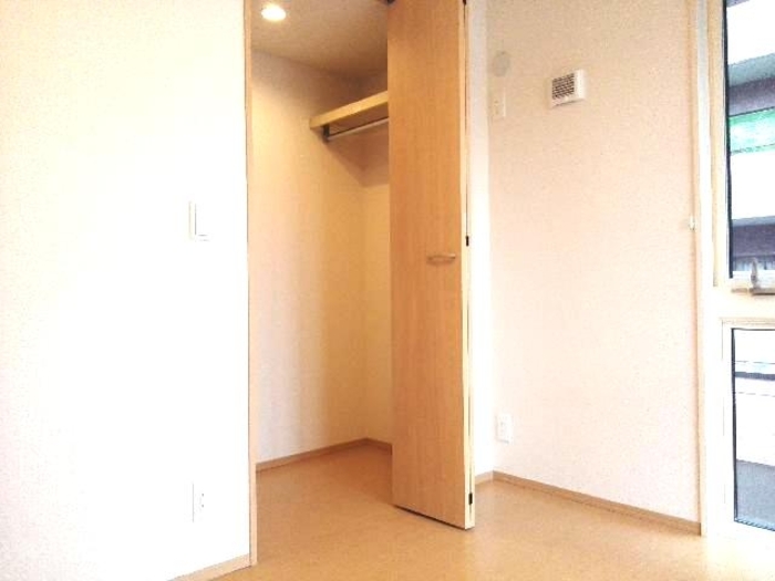 収納　ウォークインクローゼット（北東洋室）