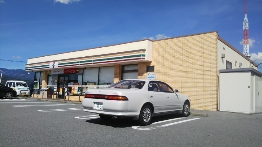 コンビニ　セフ?ンイレフ?ン甲斐双葉龍地店（コンビニ）まで472m