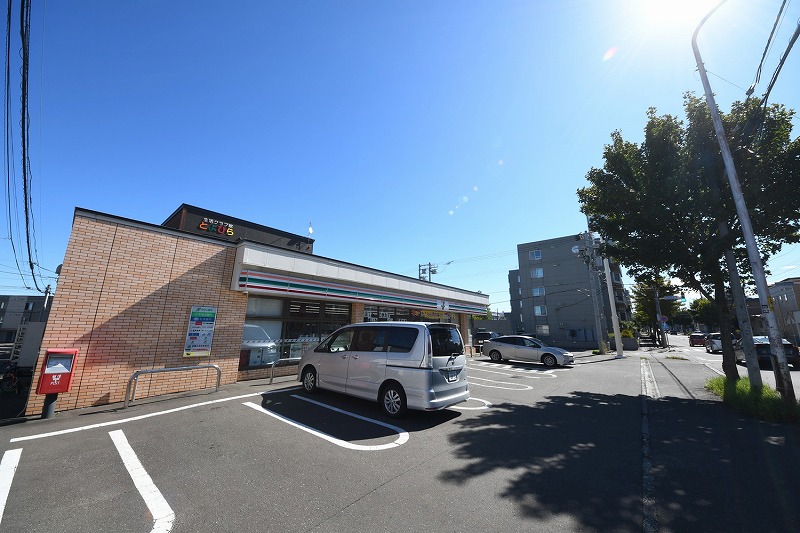 コンビニ　セブンイレブン札幌月寒東3条店（コンビニ）まで352m