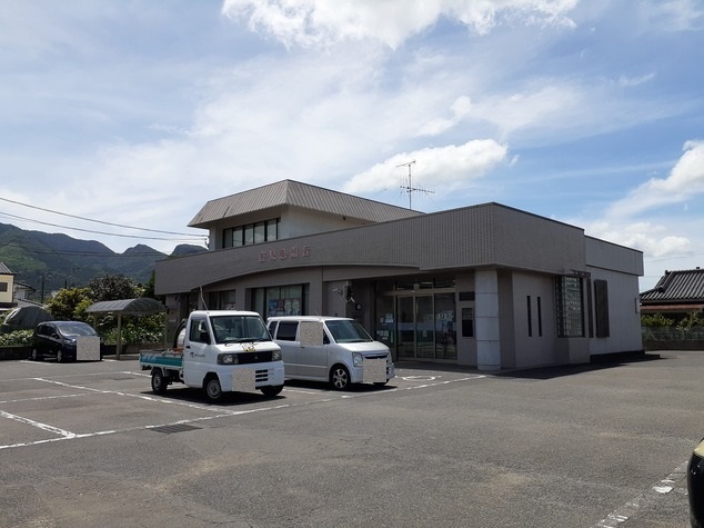 銀行　鹿児島銀行重富支店（銀行）まで800m