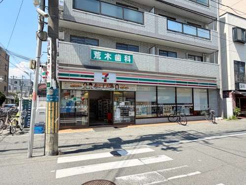 コンビニ　セブンイレブン豊中服部豊町1丁目店（コンビニ）まで571m