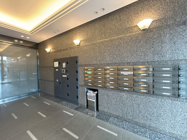 東急田園都市線 三軒茶屋駅 徒歩12分 8階建 築12年の外観写真