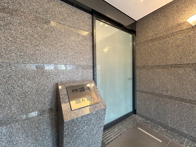東急田園都市線 三軒茶屋駅 徒歩12分 8階建 築12年の外観写真