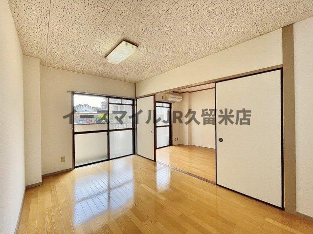 西鉄天神大牟田線 櫛原駅 徒歩20分 3階建 築37年の居間写真