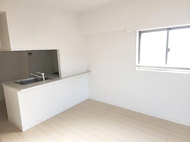 アイル東京スカイツリー弐番館の居間写真