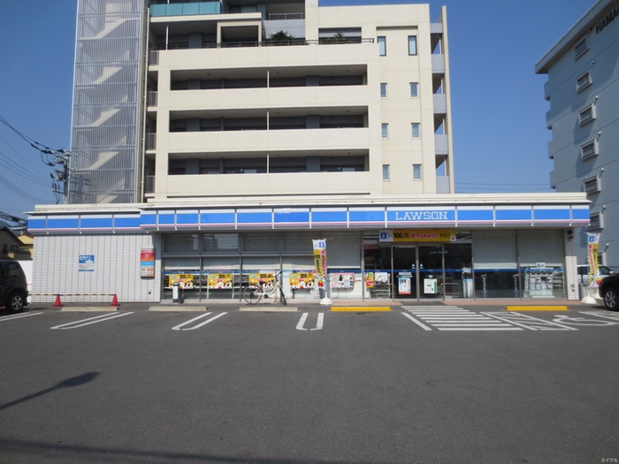 コンビニ　ローソン福岡香椎駅前店（コンビニ）まで597m
