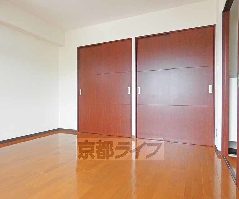 京福電鉄北野線 北野白梅町駅 徒歩18分 8階建 築21年の居間写真