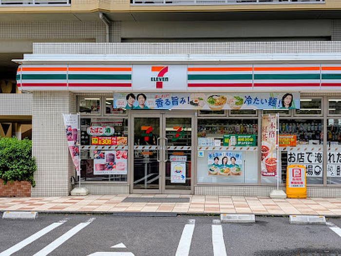 コンビニ　セブン-イレブン（コンビニ）まで400m