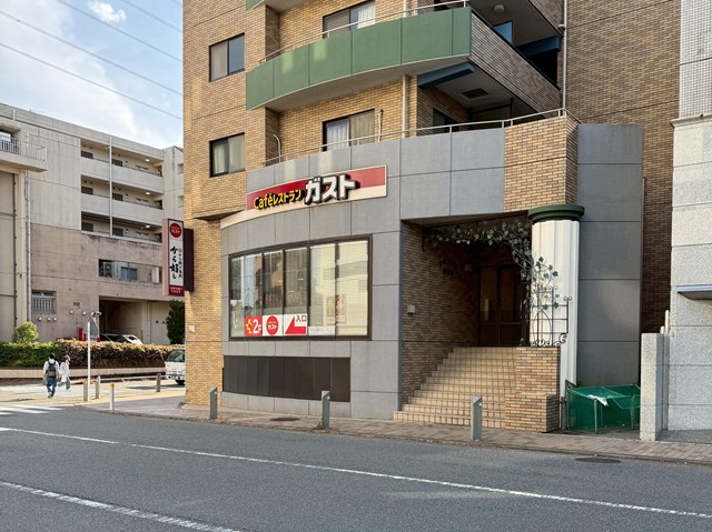 飲食店　ガスト仲町台駅前店（飲食店）まで98m