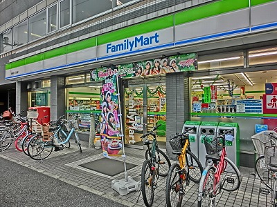 コンビニ　ファミリーマート新横浜1丁目店（コンビニ）まで740m