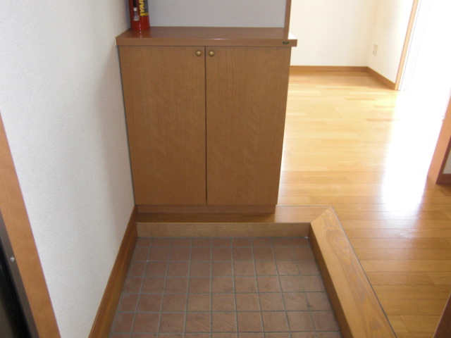 玄関　※退去前の為、写真と現状が異なる場合がございます