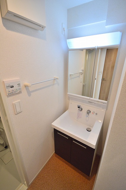 洗面設備　シンプルで使いやすい洗面台です！