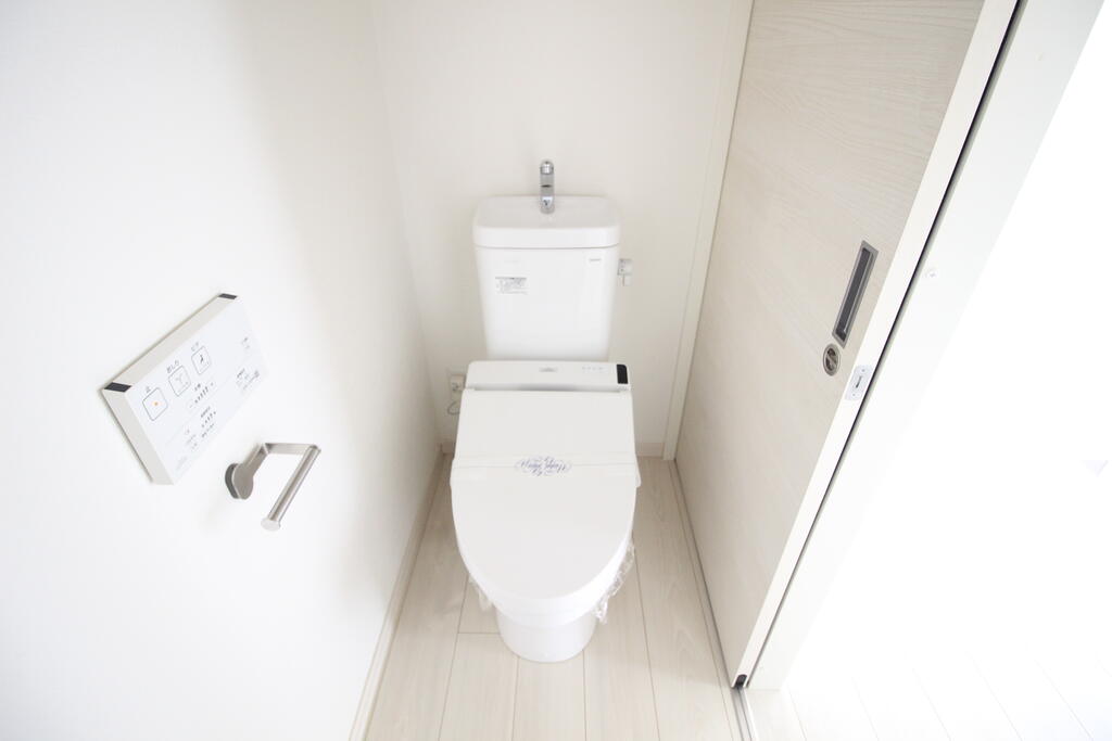 ＪＲ牟岐線 阿波富田駅 徒歩49分 2階建 築9年のトイレ写真