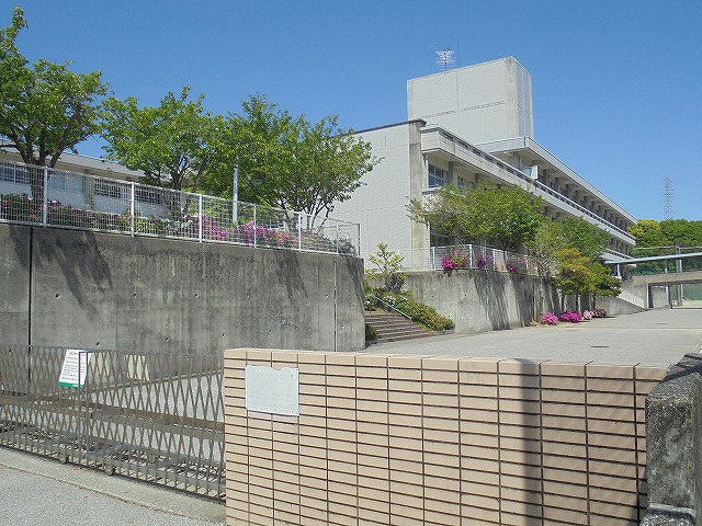 中学校　横浜中学校（中学校）まで433m