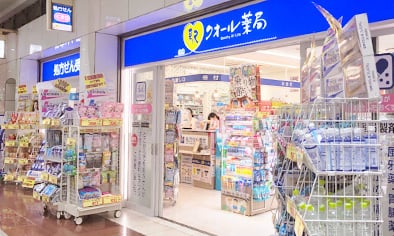 ドラックストア　駅クオール薬局 JR(ジェーアール)桃谷店（ドラッグストア）まで238m
