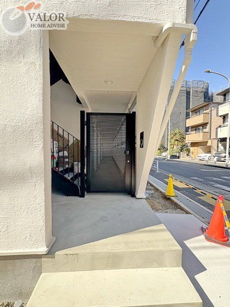 エントランス　駐車場