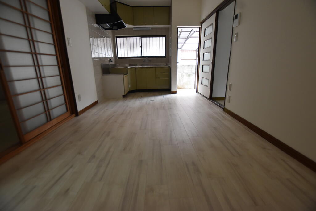 国分本町7丁目一戸建賃貸の居間写真