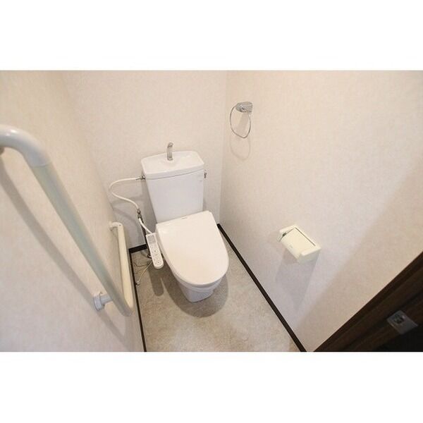 仙台市地下鉄南北線 八乙女駅 徒歩18分 8階建 築30年のトイレ写真