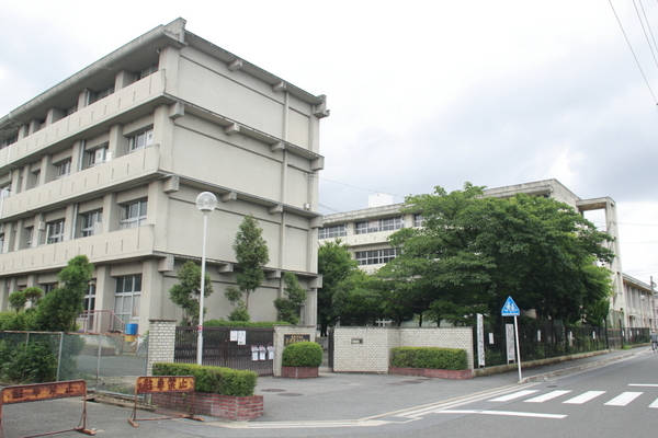 小学校　長岡京市立長岡第六小学校（小学校）まで190m